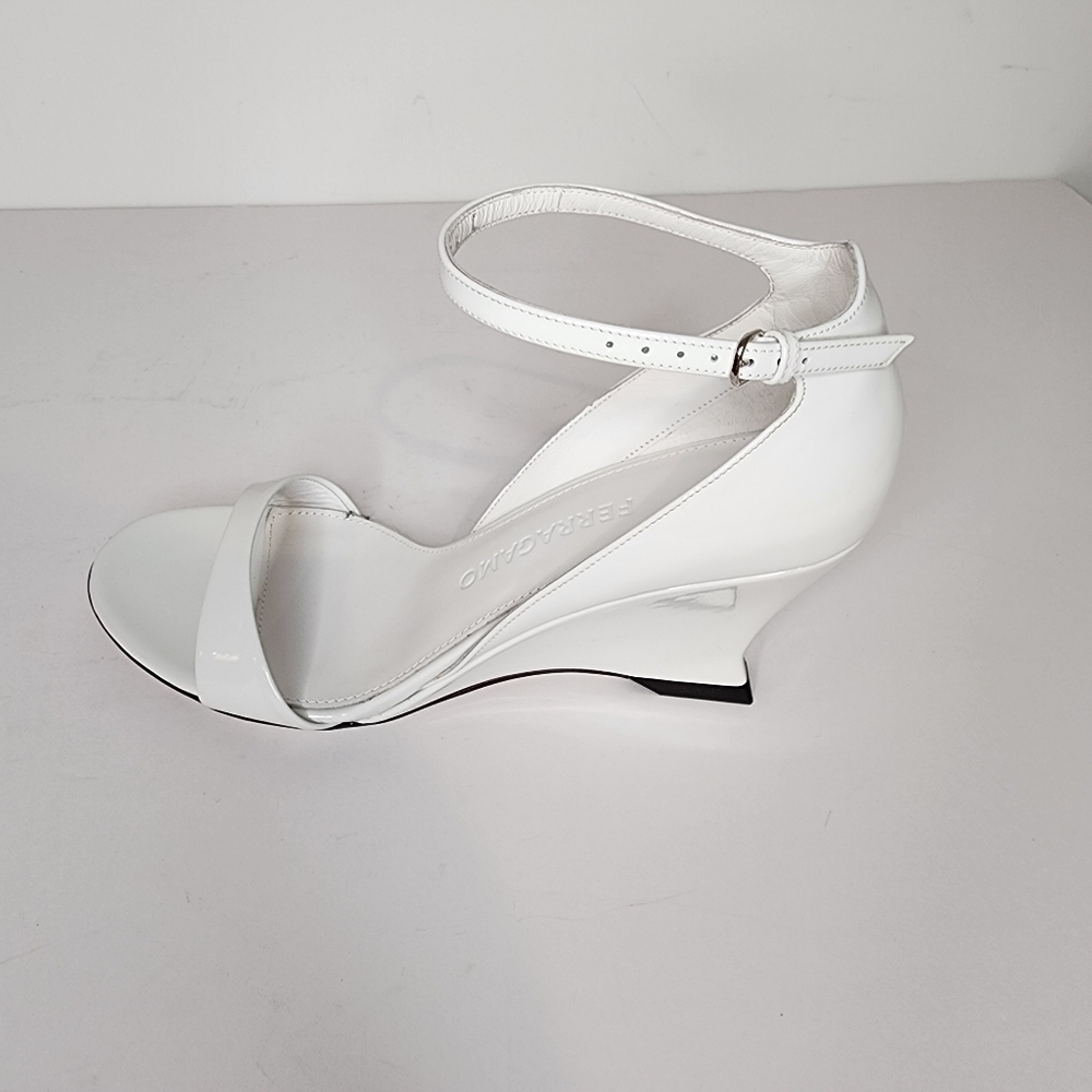 Salvatore ferragamo Vidette Womens Patent Leather Wedge Sandals White Size 6.5